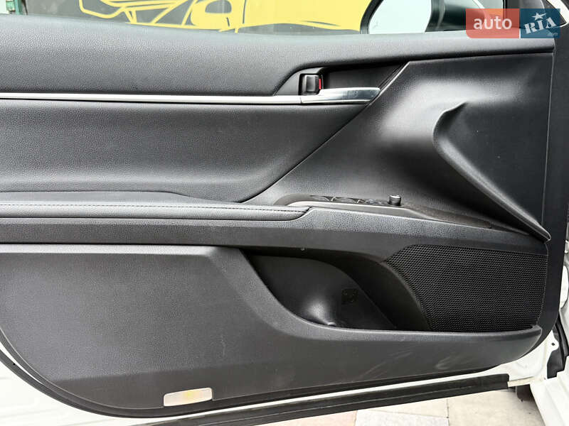 Седан Toyota Camry 2021 в Киеве