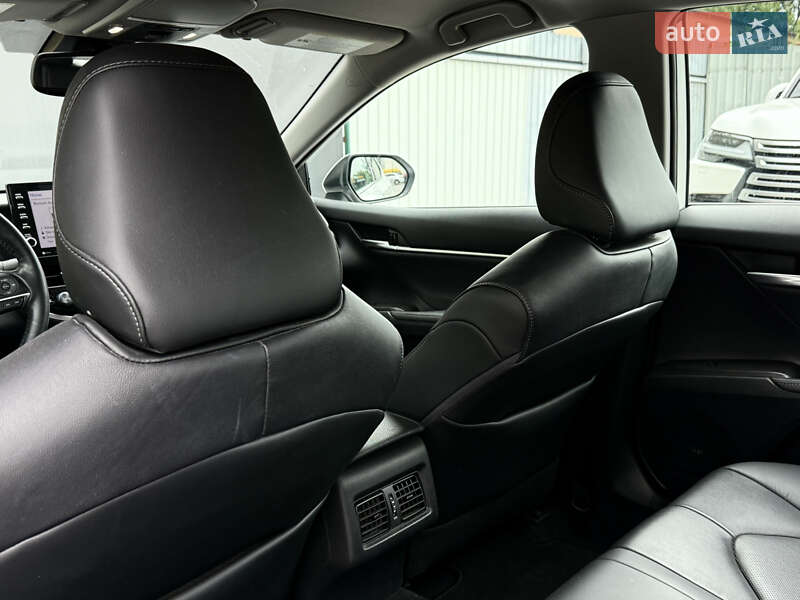 Седан Toyota Camry 2021 в Киеве