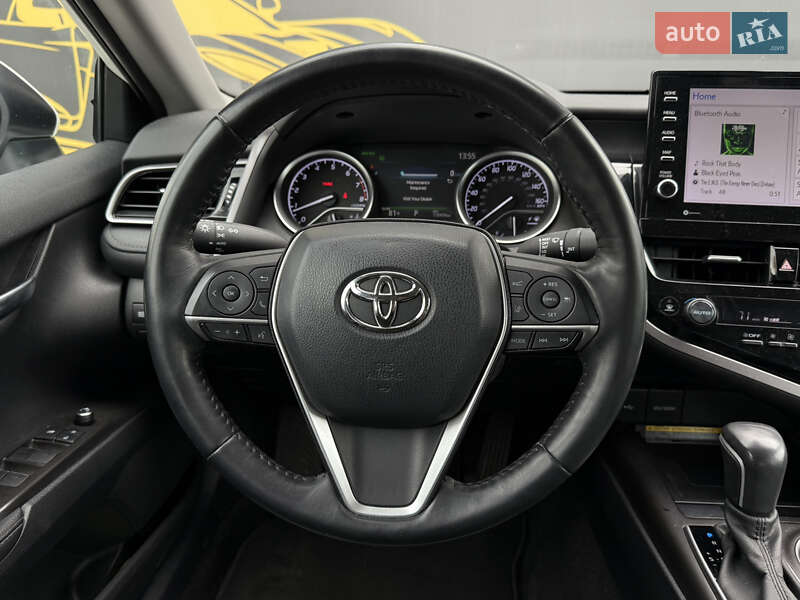 Седан Toyota Camry 2021 в Киеве