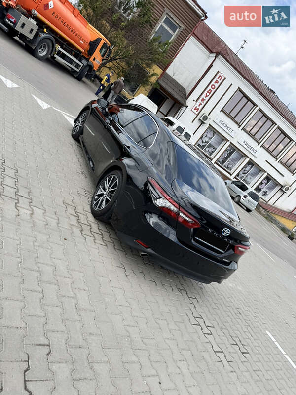 Седан Toyota Camry 2021 в Києві