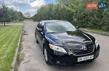 Седан Toyota Camry 2008 в Рівному