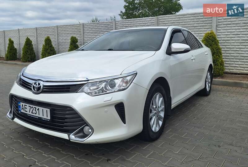 Седан Toyota Camry 2015 в Дніпрі