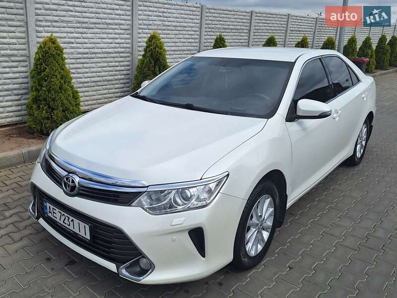 Седан Toyota Camry 2015 в Дніпрі