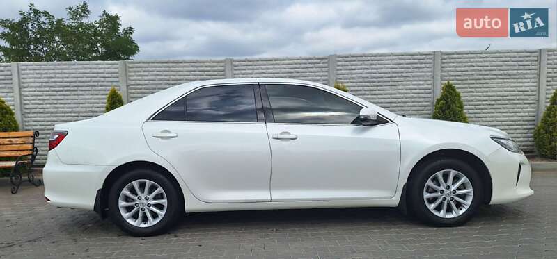 Седан Toyota Camry 2015 в Дніпрі
