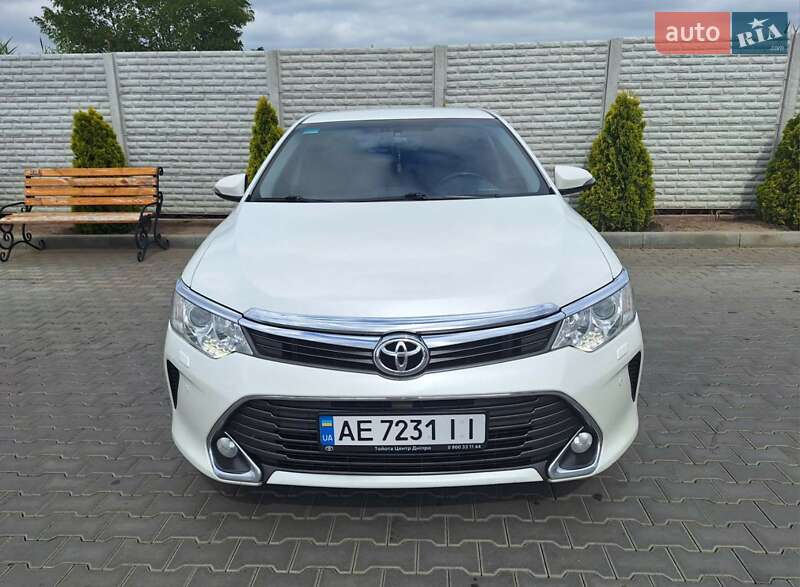 Седан Toyota Camry 2015 в Дніпрі