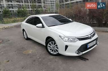 Седан Toyota Camry 2015 в Киеве