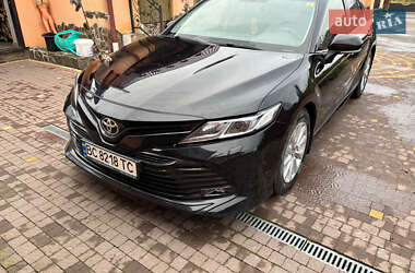 Седан Toyota Camry 2019 в Львові