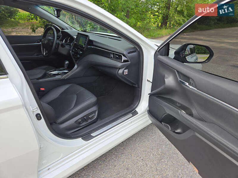 Седан Toyota Camry 2021 в Снятині