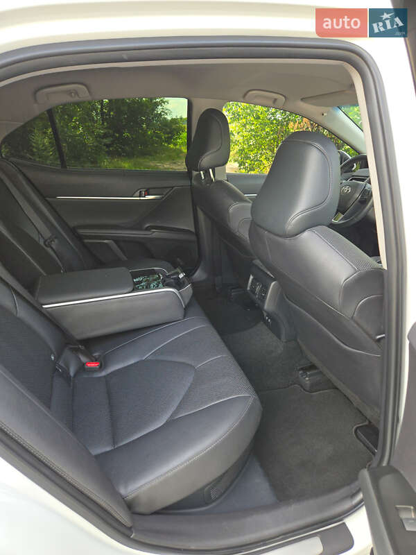 Седан Toyota Camry 2021 в Снятині