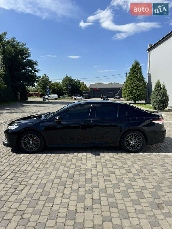 Седан Toyota Camry 2019 в Ивано-Франковске