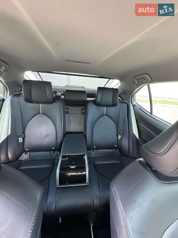 Седан Toyota Camry 2019 в Ивано-Франковске