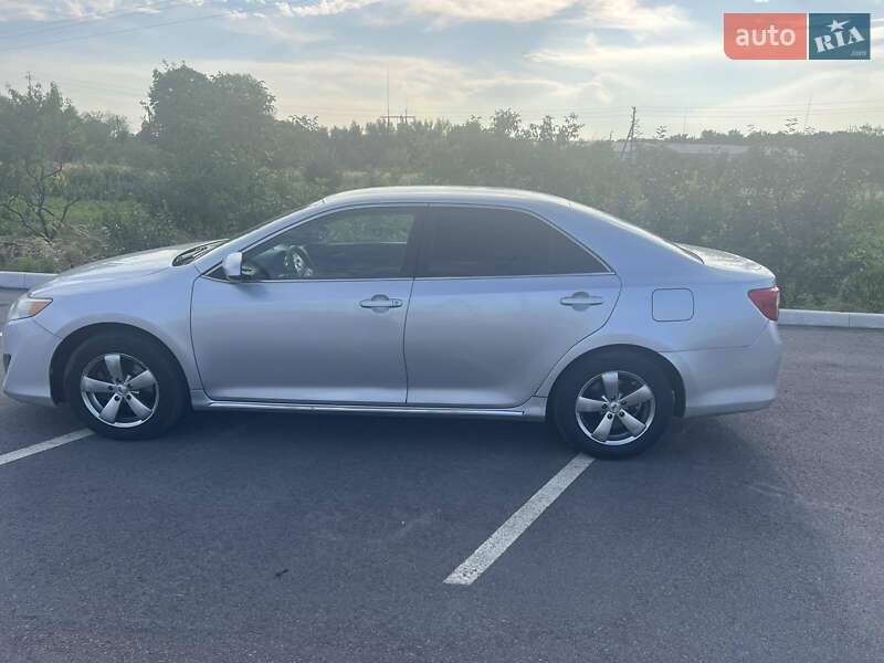 Седан Toyota Camry 2012 в Ужгороді