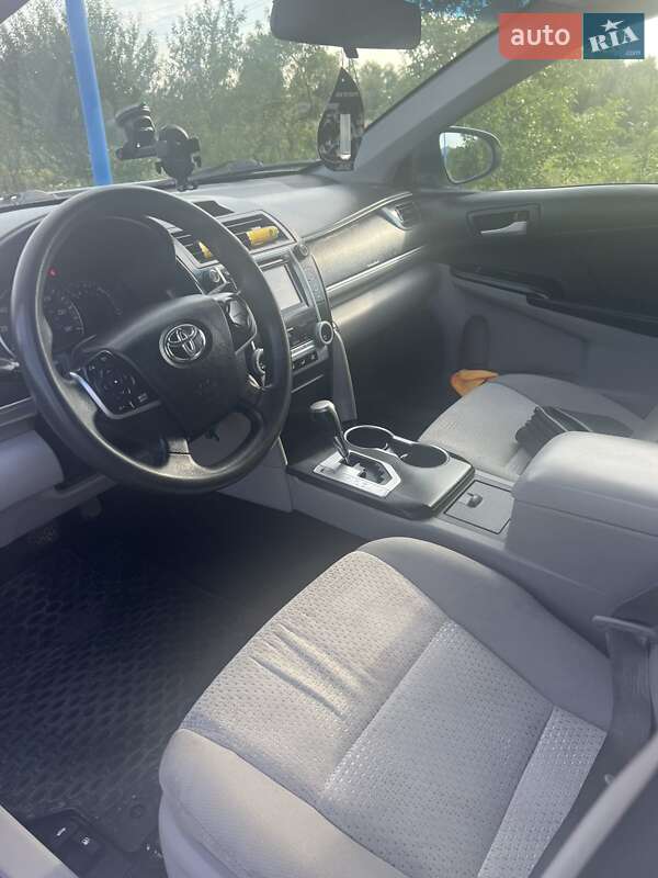 Седан Toyota Camry 2012 в Ужгороді