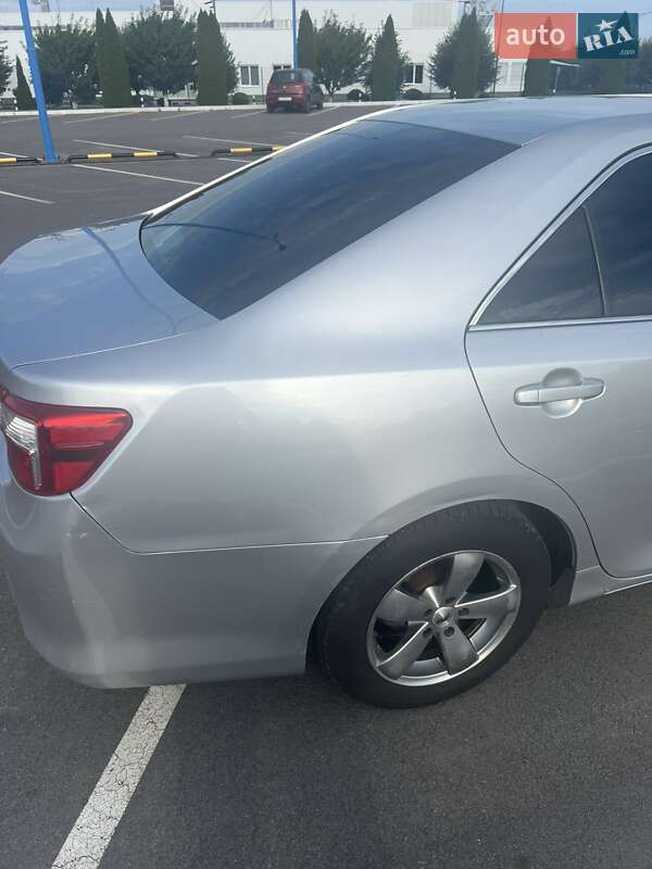 Седан Toyota Camry 2012 в Ужгороді