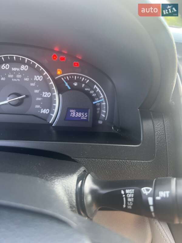 Седан Toyota Camry 2012 в Ужгороді