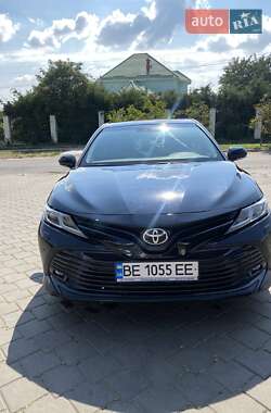 Седан Toyota Camry 2019 в Миколаєві