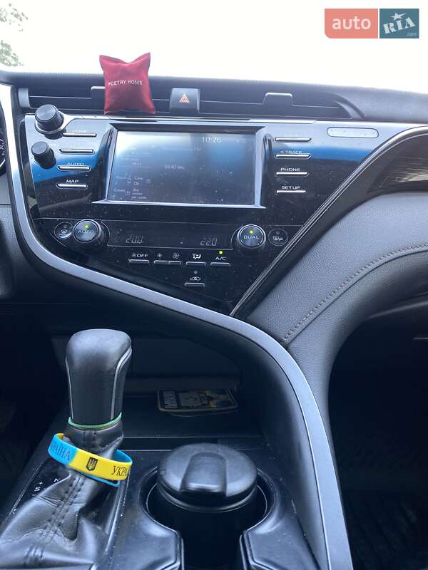 Седан Toyota Camry 2019 в Николаеве