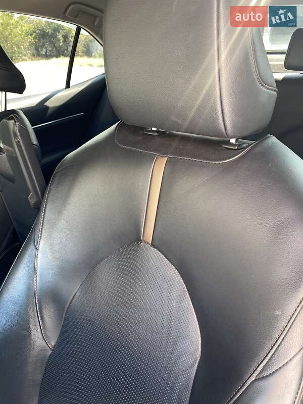 Седан Toyota Camry 2019 в Николаеве