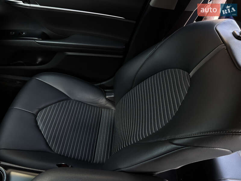 Седан Toyota Camry 2019 в Одесі