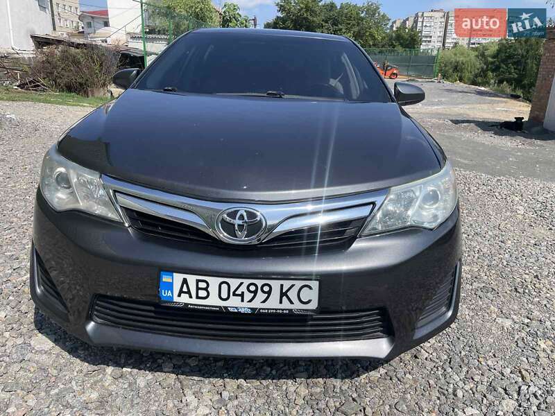 Седан Toyota Camry 2014 в Вінниці