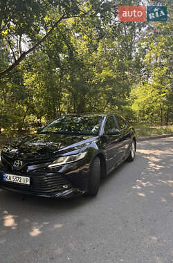 Седан Toyota Camry 2018 в Киеве