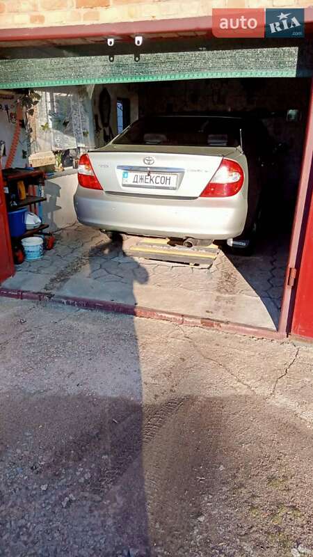 Седан Toyota Camry 2003 в Кропивницком