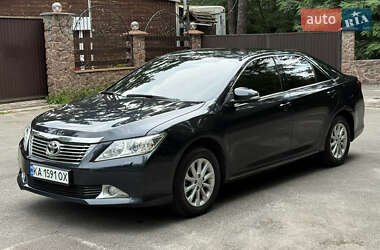 Седан Toyota Camry 2013 в Киеве