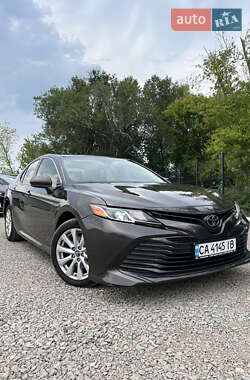 Седан Toyota Camry 2017 в Черкасах