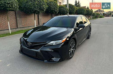 Седан Toyota Camry 2018 в Киеве