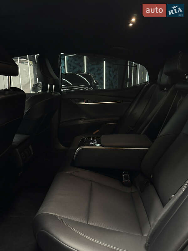 Седан Toyota Camry 2024 в Киеве фото 25 Седан Toyota Camry 2024 в Киеве