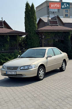 Седан Toyota Camry 2001 в Хмельницком