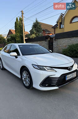 Седан Toyota Camry 2021 в Хмельницком