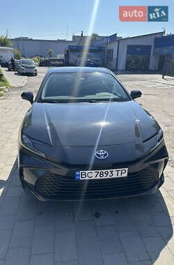 Седан Toyota Camry 2024 в Львове