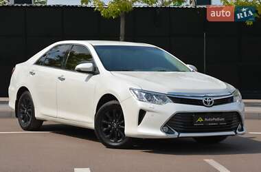 Седан Toyota Camry 2015 в Киеве