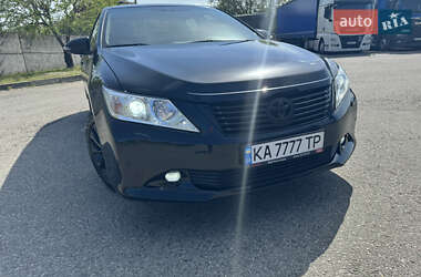 Седан Toyota Camry 2013 в Києві