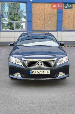Седан Toyota Camry 2013 в Києві