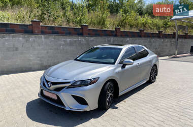 Седан Toyota Camry 2020 в Ровно