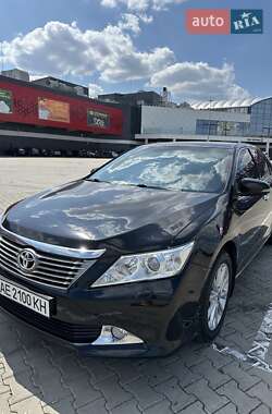Седан Toyota Camry 2013 в Киеве