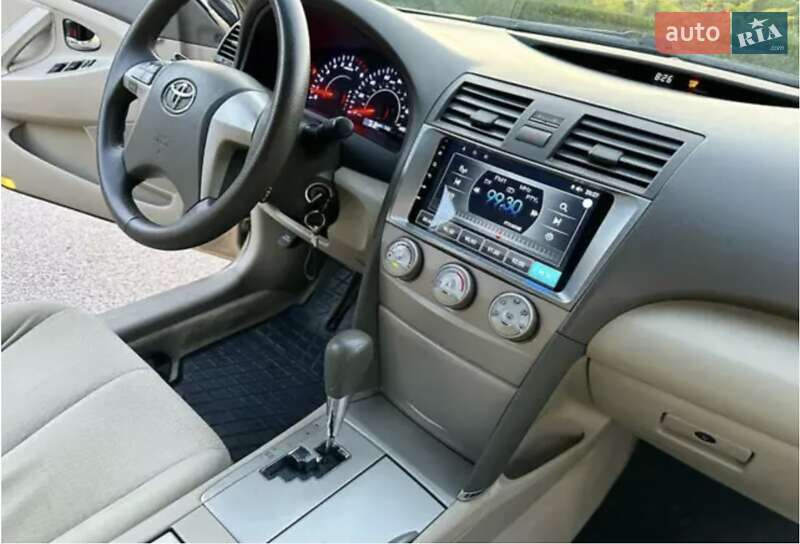 Седан Toyota Camry 2011 в Виннице