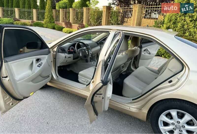 Седан Toyota Camry 2011 в Виннице