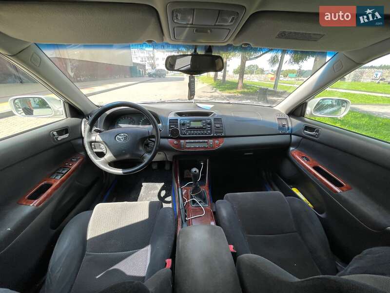 Седан Toyota Camry 2002 в Звягелі