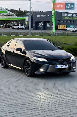 Седан Toyota Camry 2019 в Харкові