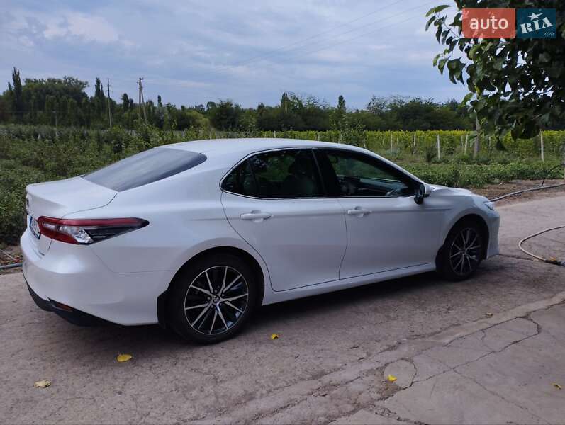 Седан Toyota Camry 2021 в Апостоловому