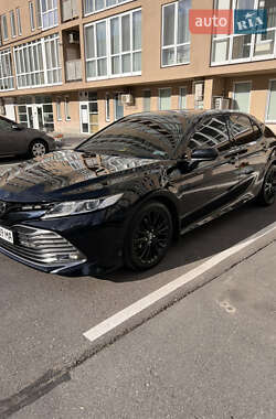 Седан Toyota Camry 2017 в Харкові