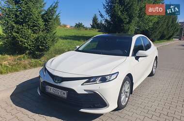 Седан Toyota Camry 2024 в Хмельницькому