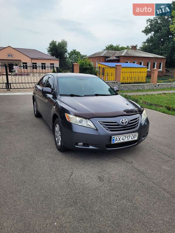 Седан Toyota Camry 2008 в Краснограді