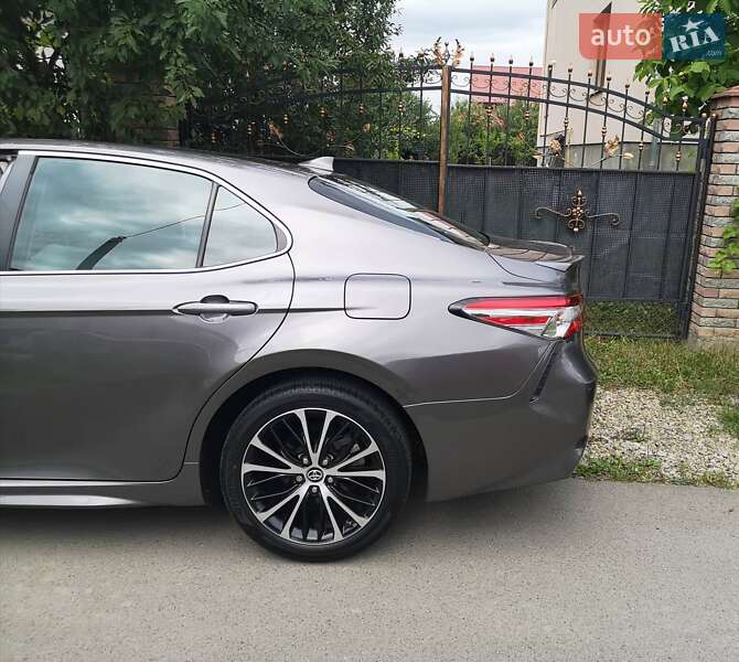 Седан Toyota Camry 2019 в Ивано-Франковске