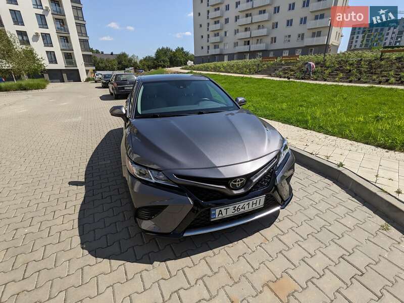 Седан Toyota Camry 2019 в Ивано-Франковске