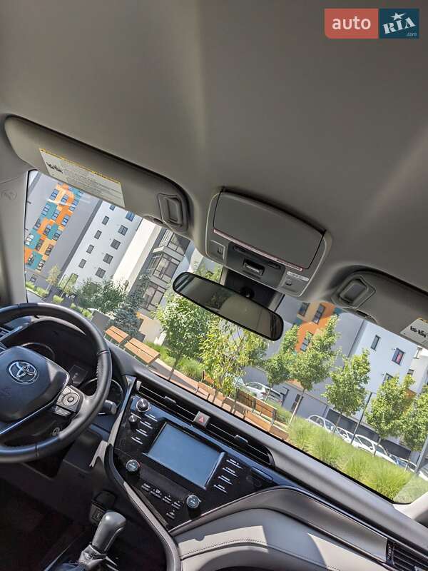 Седан Toyota Camry 2019 в Ивано-Франковске