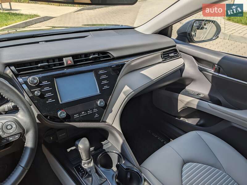 Седан Toyota Camry 2019 в Ивано-Франковске